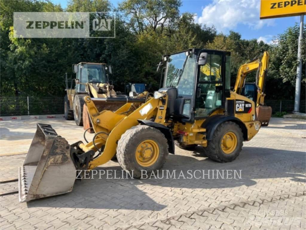 CAT 907M Iekrāvēji uz riteņiem
