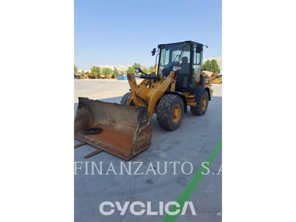 CAT 907M Iekrāvēji uz riteņiem