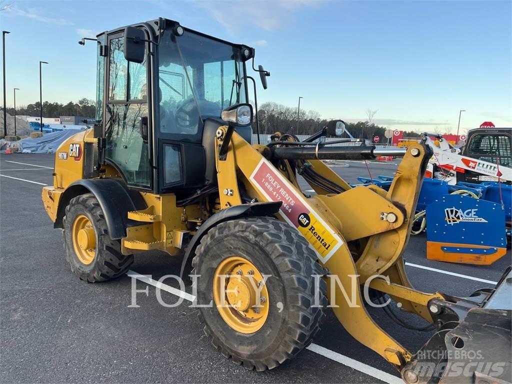 CAT 907M Iekrāvēji uz riteņiem