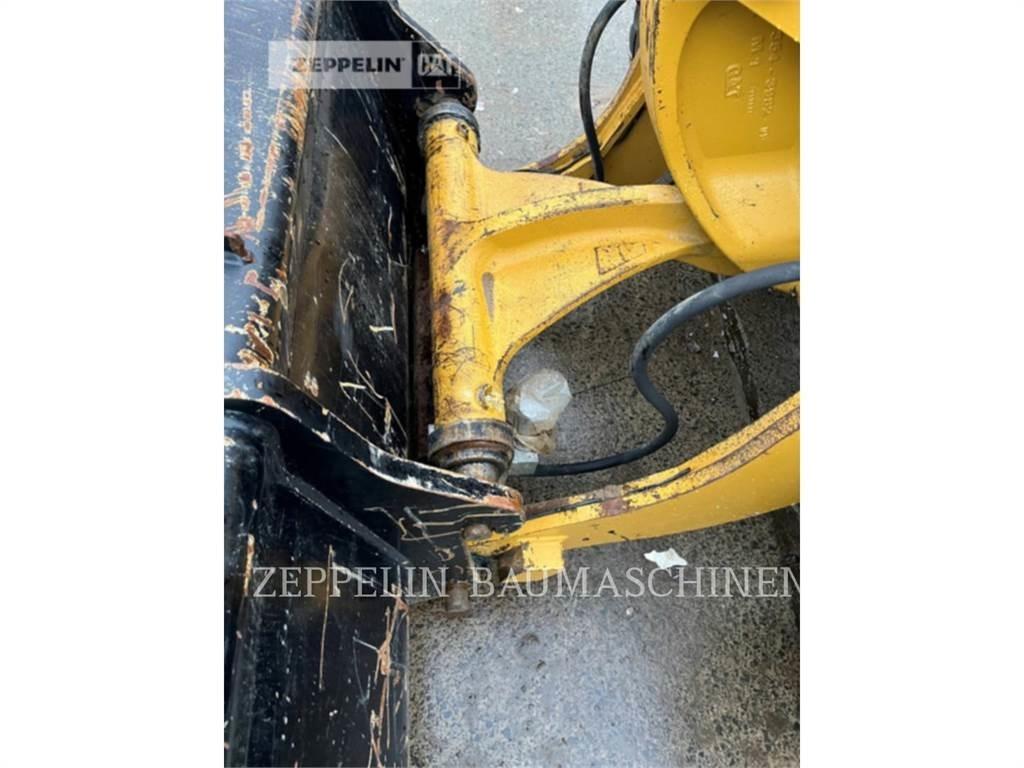 CAT 907M Iekrāvēji uz riteņiem