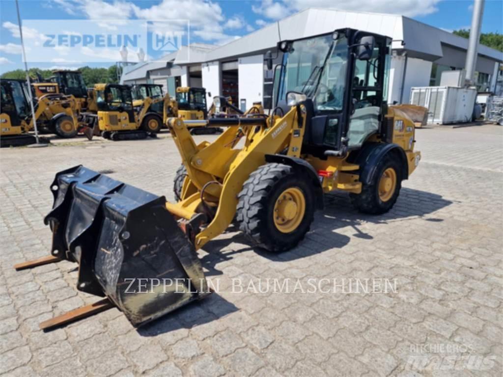 CAT 907M Iekrāvēji uz riteņiem