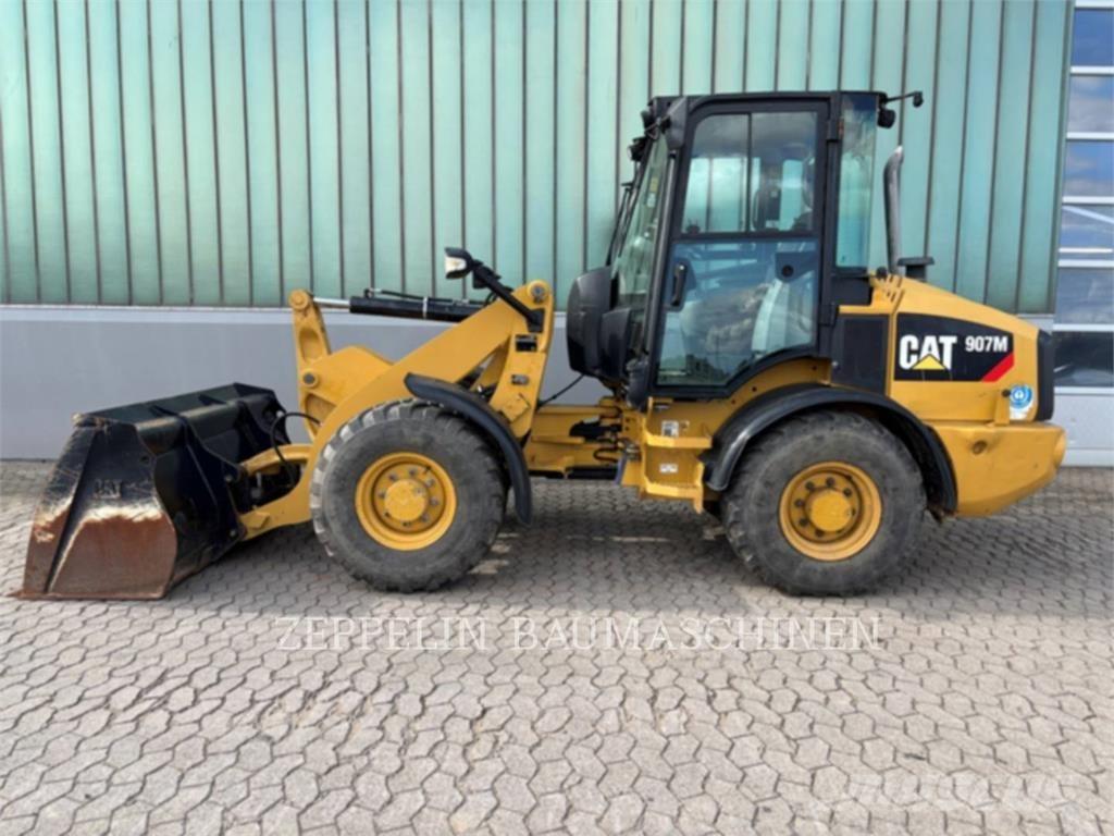 CAT 907M Iekrāvēji uz riteņiem