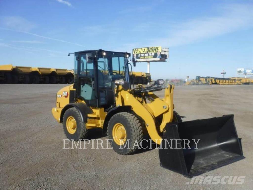 CAT 907M Iekrāvēji uz riteņiem