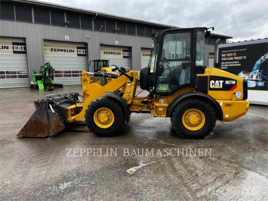 CAT 907M Iekrāvēji uz riteņiem