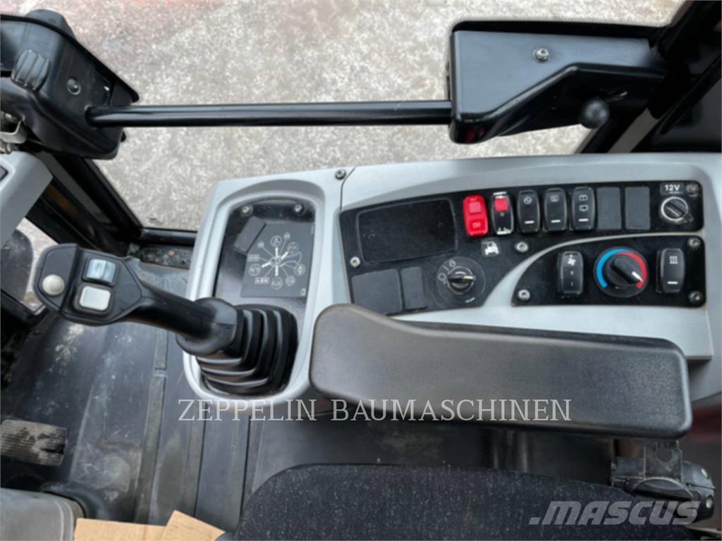 CAT 907M Iekrāvēji uz riteņiem