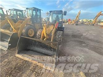CAT 908 Iekrāvēji uz riteņiem