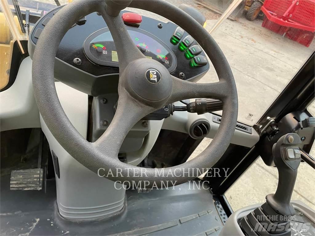 CAT 908 Iekrāvēji uz riteņiem