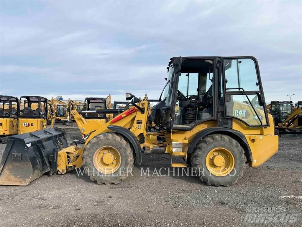 CAT 908 Iekrāvēji uz riteņiem