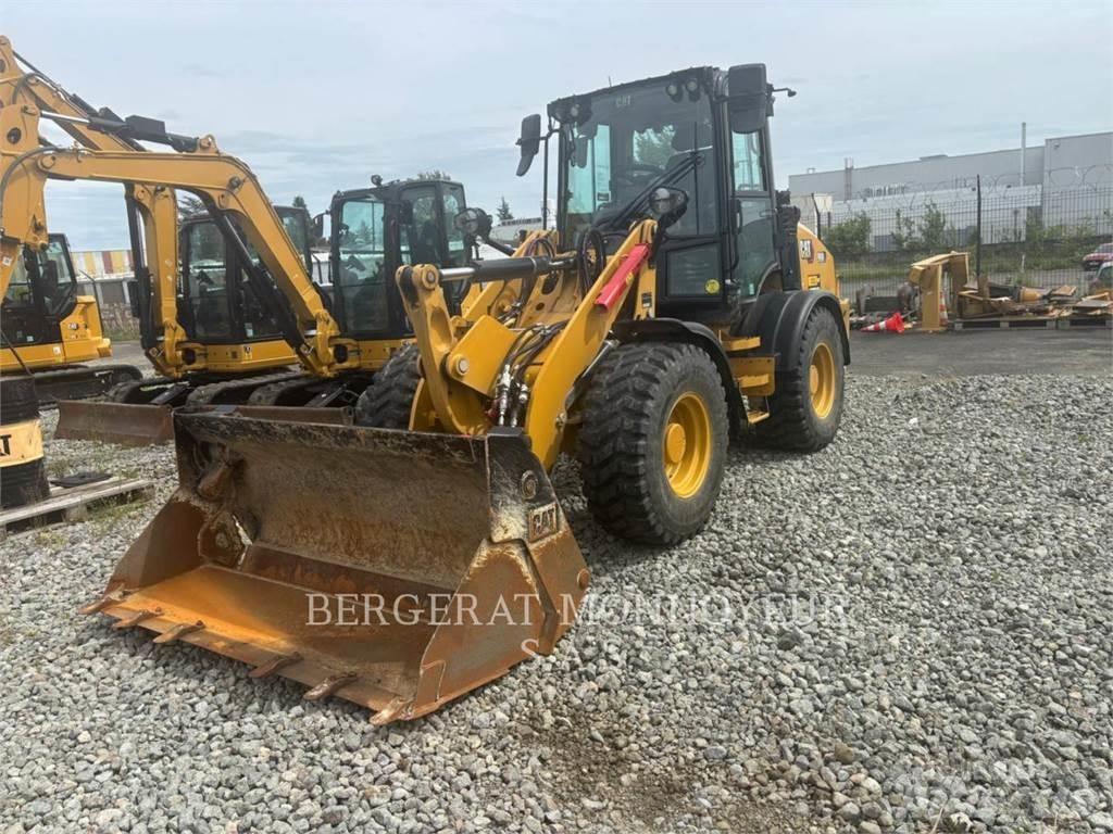 CAT 908 Iekrāvēji uz riteņiem