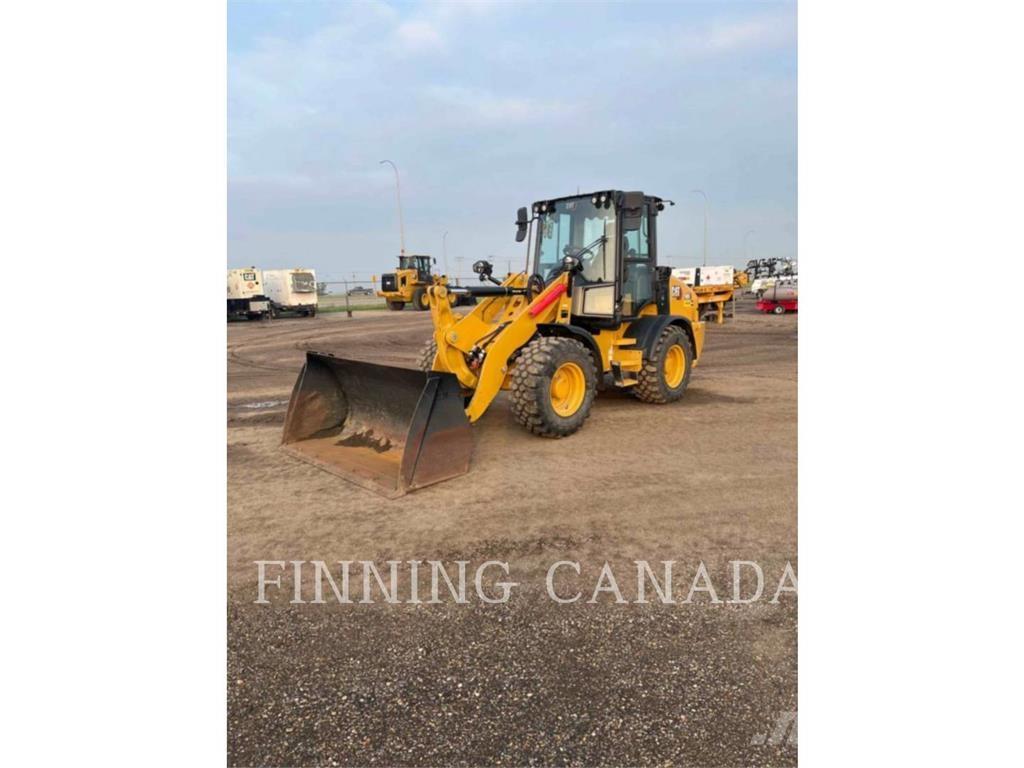 CAT 908 Iekrāvēji uz riteņiem