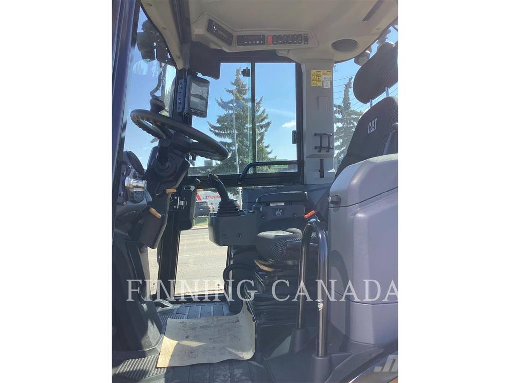 CAT 908 Iekrāvēji uz riteņiem