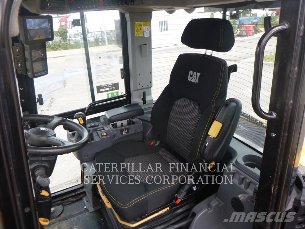 CAT 908-14 Iekrāvēji uz riteņiem