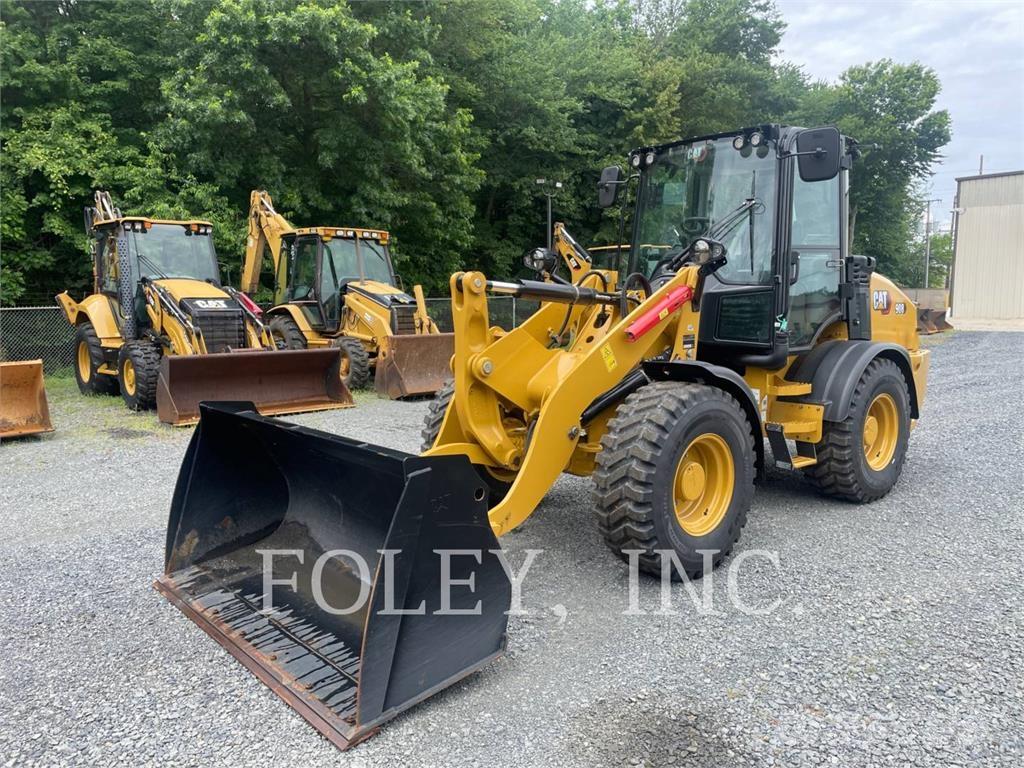 CAT 908-14 Iekrāvēji uz riteņiem