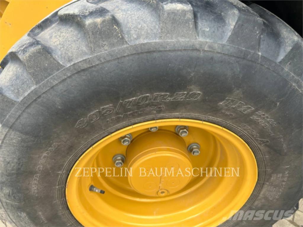 CAT 908-14 Iekrāvēji uz riteņiem