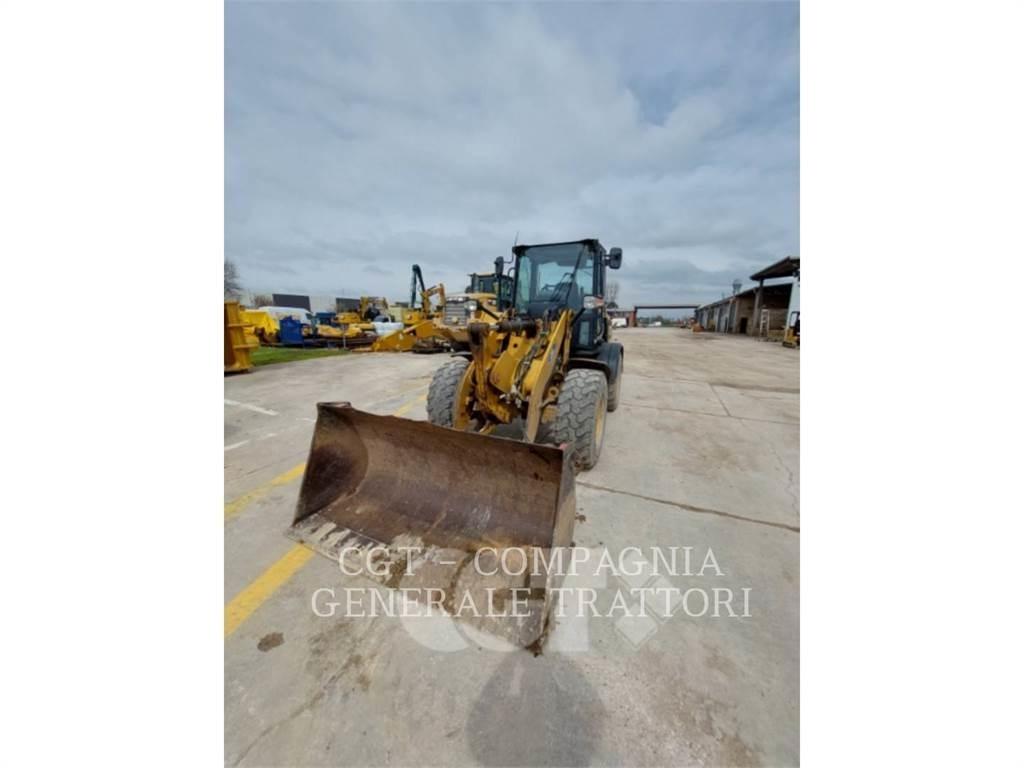 CAT 908 M Iekrāvēji uz riteņiem