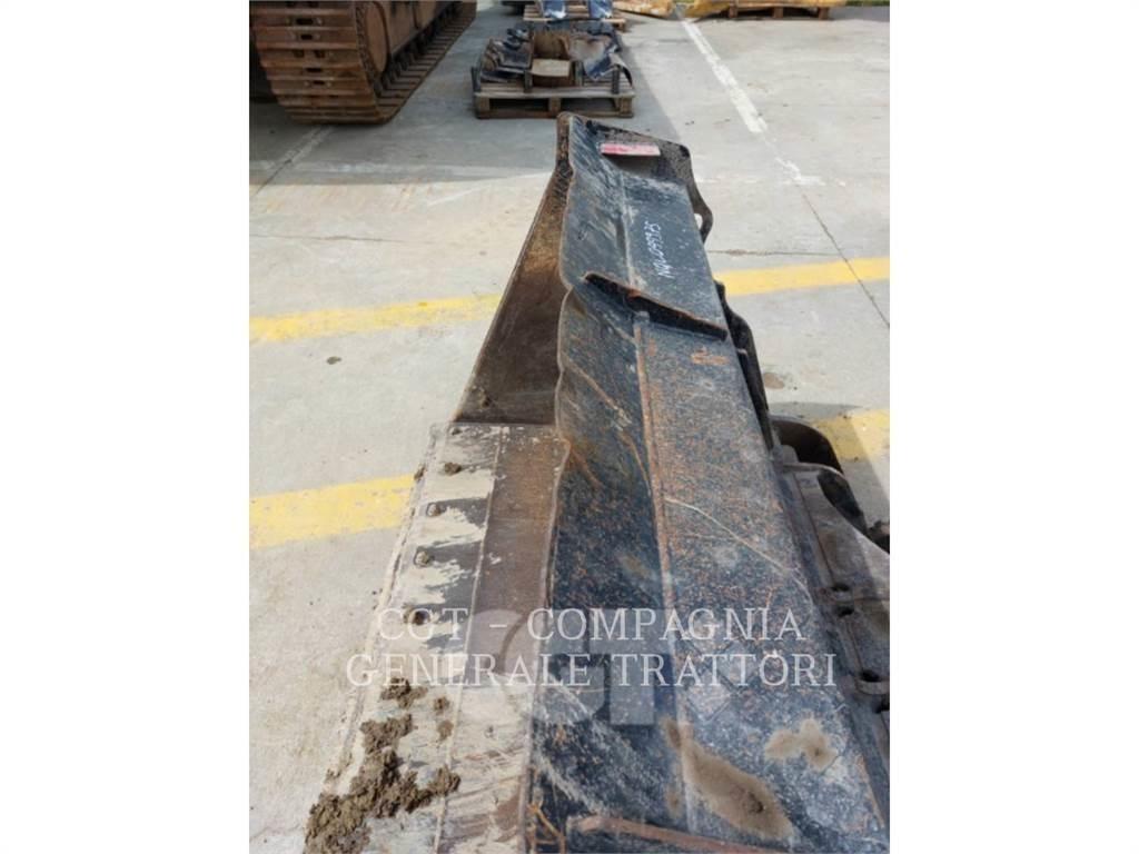 CAT 908 M Iekrāvēji uz riteņiem