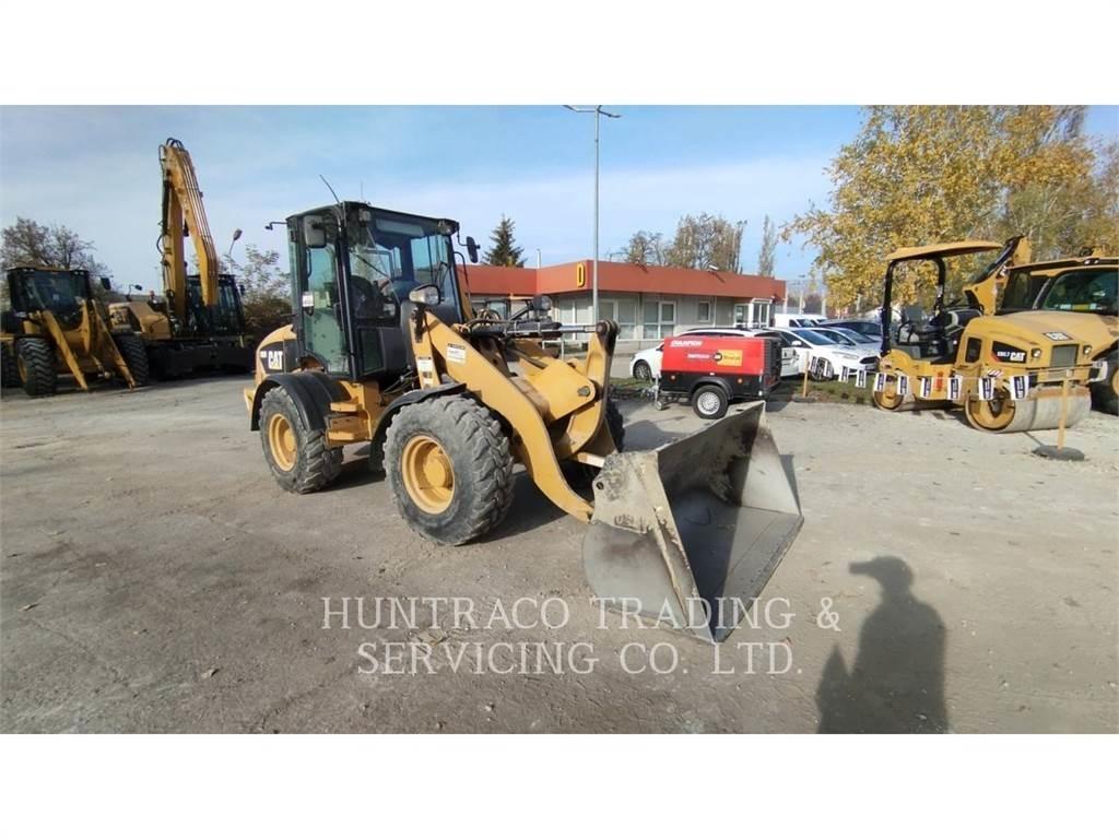 CAT 908H Iekrāvēji uz riteņiem
