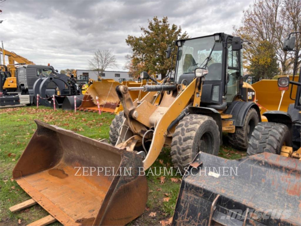 CAT 908H Iekrāvēji uz riteņiem