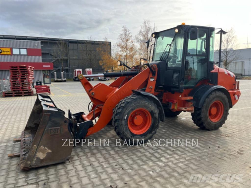 CAT 908H Iekrāvēji uz riteņiem