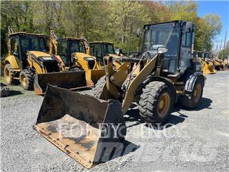 CAT 908H2 Iekrāvēji uz riteņiem