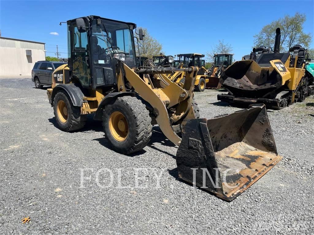 CAT 908H2 Iekrāvēji uz riteņiem