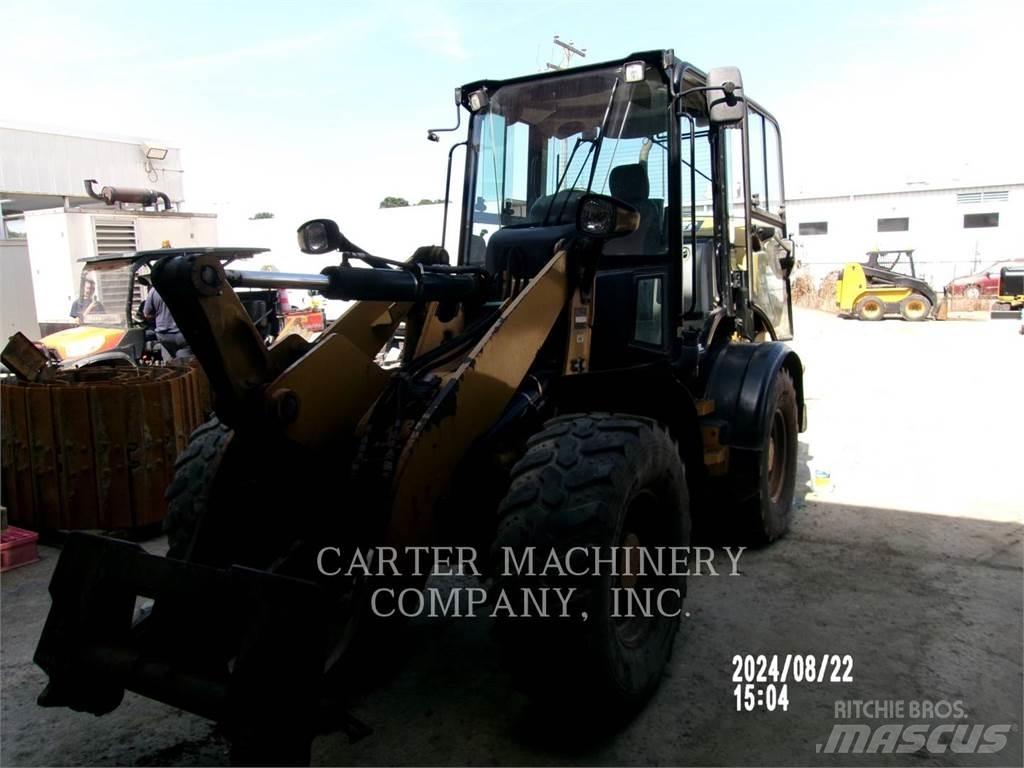 CAT 908H2 Iekrāvēji uz riteņiem