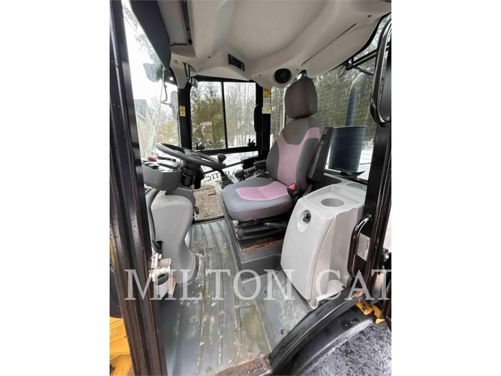 CAT 908H2 Iekrāvēji uz riteņiem