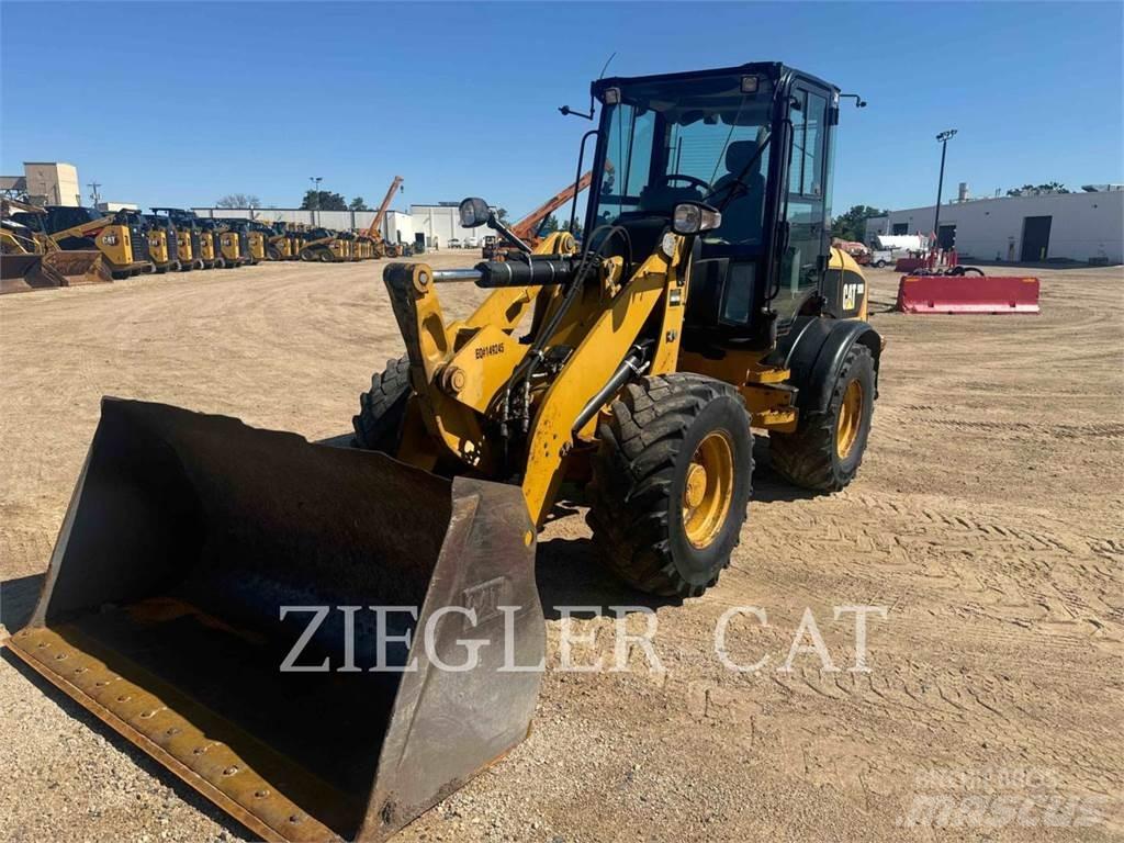CAT 908H2 Iekrāvēji uz riteņiem