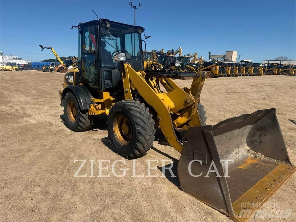 CAT 908H2 Iekrāvēji uz riteņiem