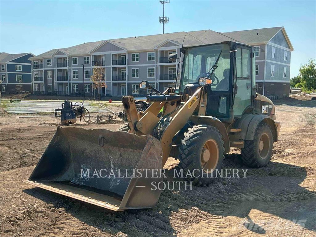 CAT 908H2 Iekrāvēji uz riteņiem