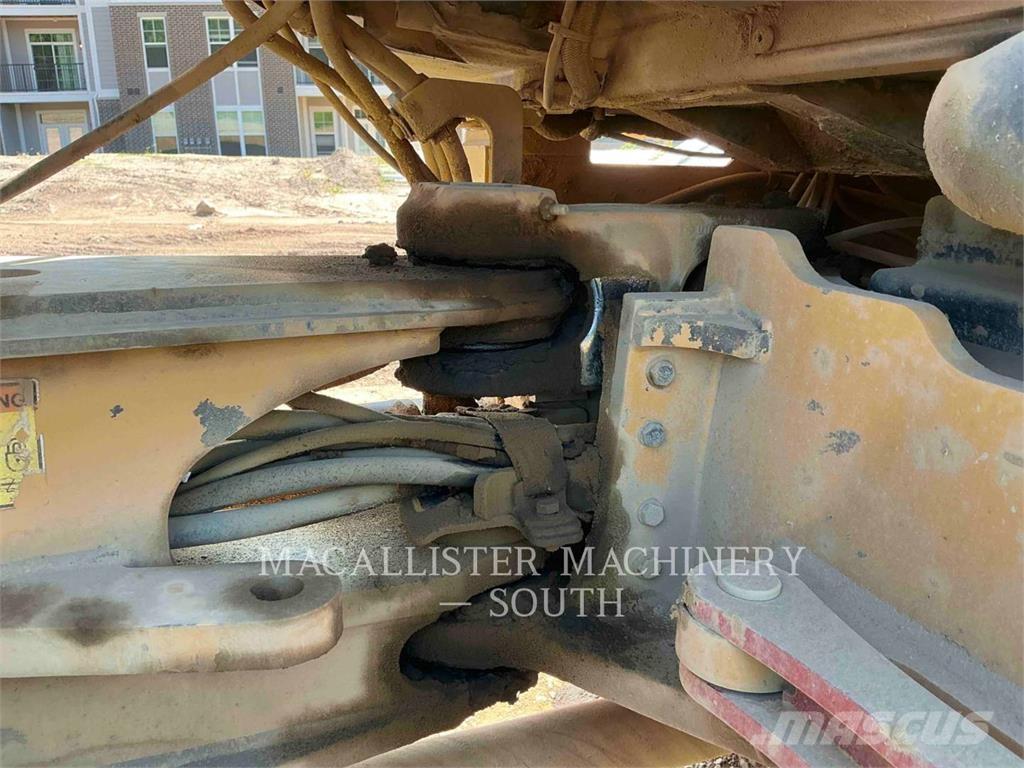 CAT 908H2 Iekrāvēji uz riteņiem