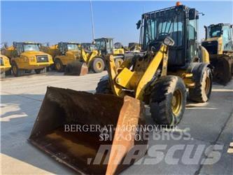 CAT 908M Iekrāvēji uz riteņiem