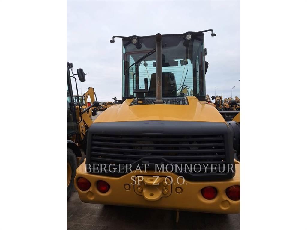 CAT 908M Iekrāvēji uz riteņiem