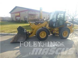 CAT 908M Iekrāvēji uz riteņiem