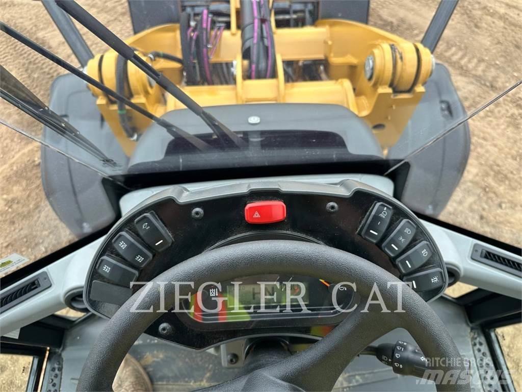 CAT 908M Iekrāvēji uz riteņiem