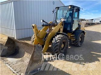 CAT 908M Iekrāvēji uz riteņiem
