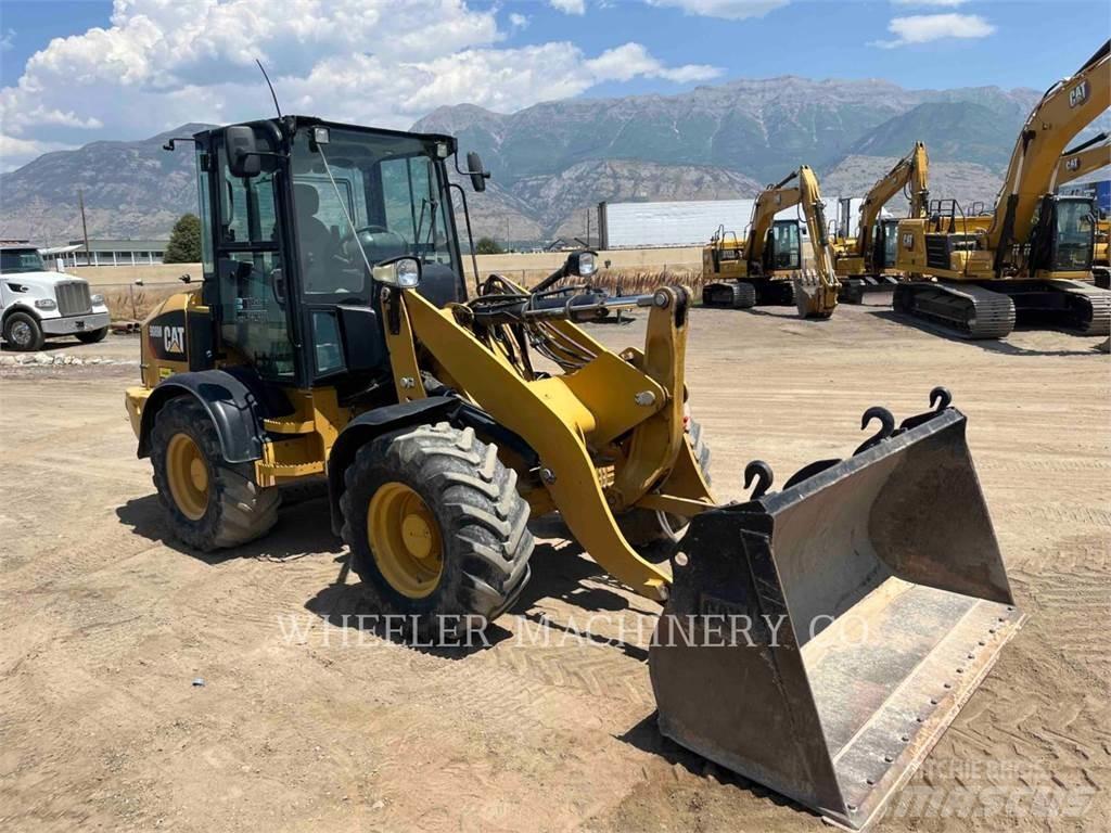 CAT 908M Iekrāvēji uz riteņiem
