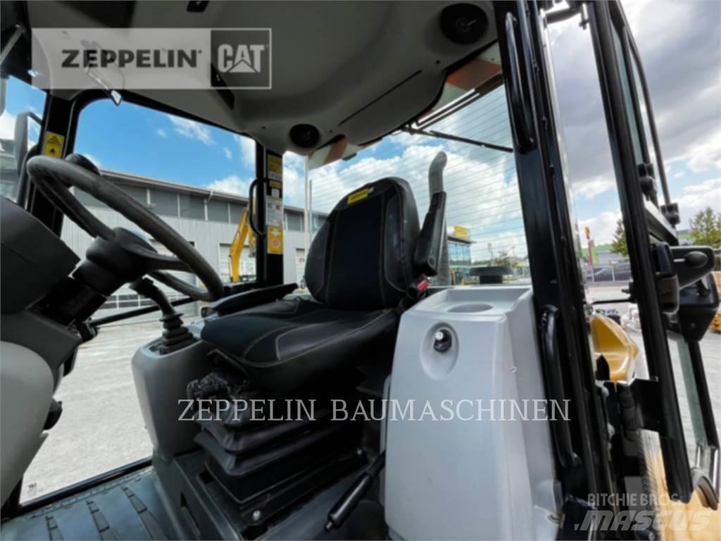 CAT 908M Iekrāvēji uz riteņiem