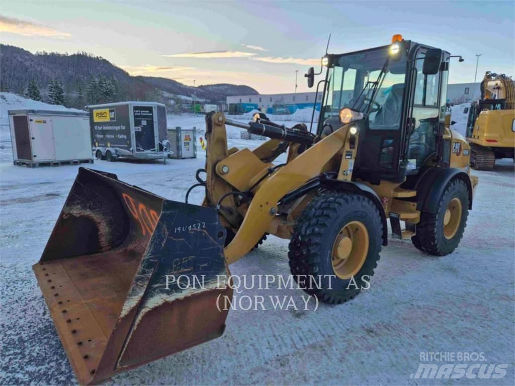 CAT 908M Iekrāvēji uz riteņiem