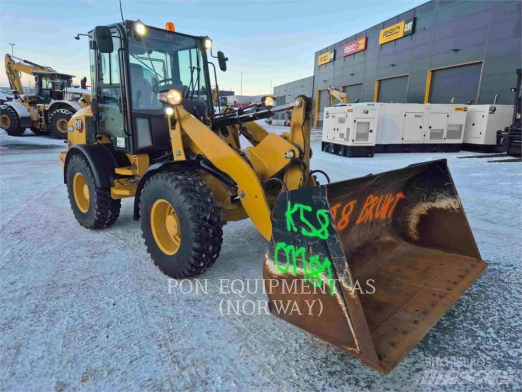 CAT 908M Iekrāvēji uz riteņiem