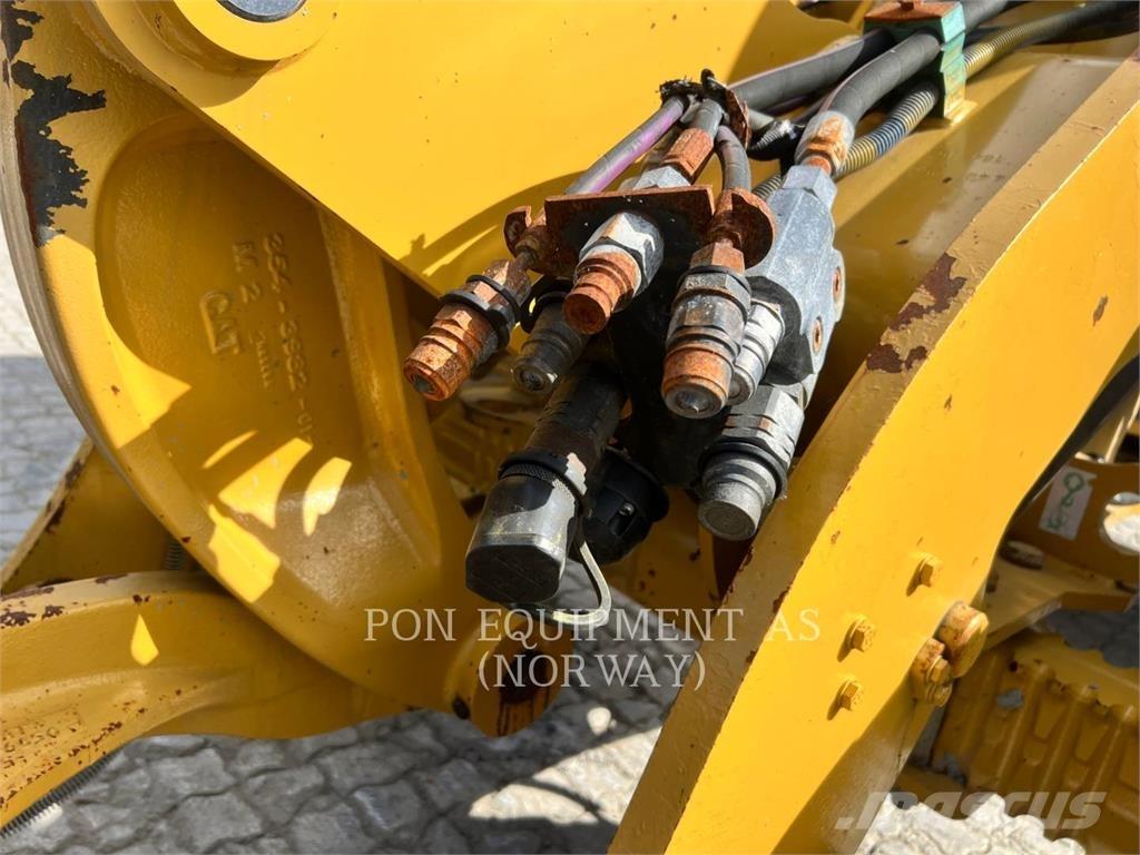 CAT 908M Iekrāvēji uz riteņiem