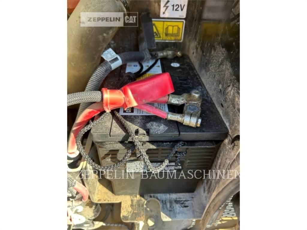 CAT 908M Iekrāvēji uz riteņiem