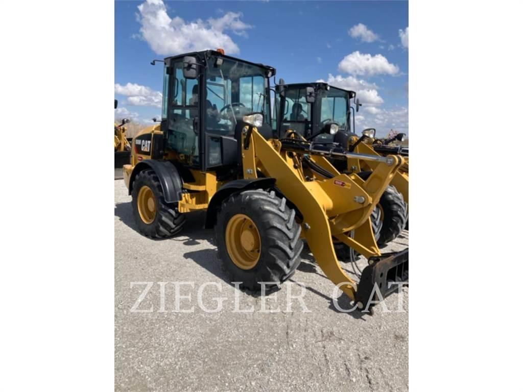 CAT 908M Iekrāvēji uz riteņiem
