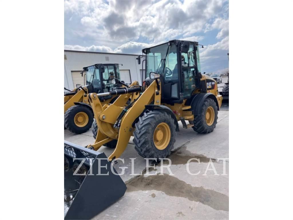 CAT 908M Iekrāvēji uz riteņiem