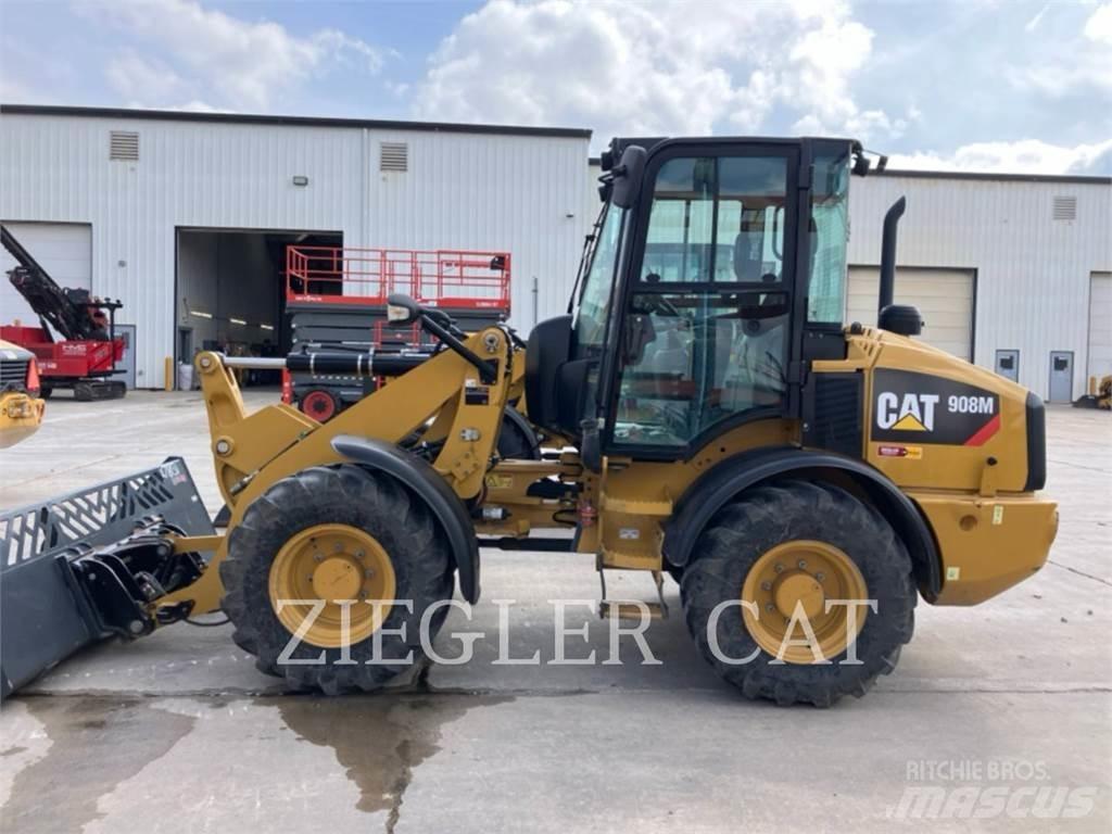 CAT 908M Iekrāvēji uz riteņiem