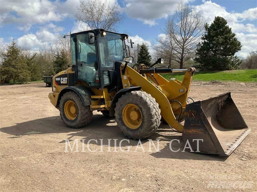 CAT 908M Iekrāvēji uz riteņiem
