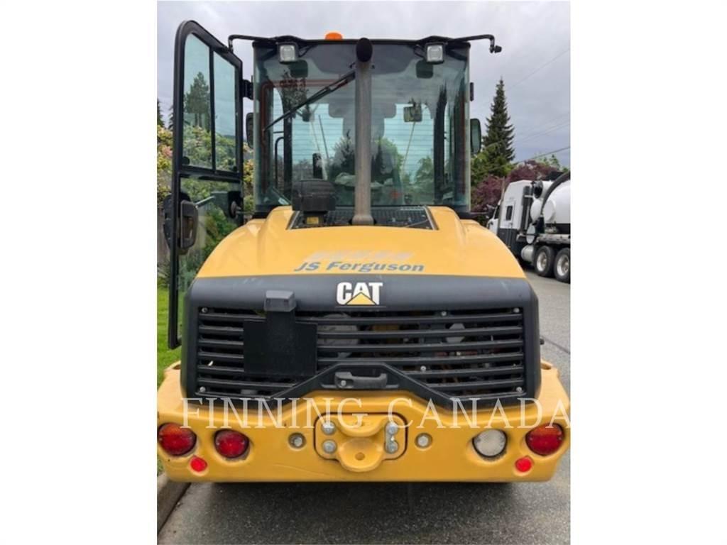CAT 908M Iekrāvēji uz riteņiem