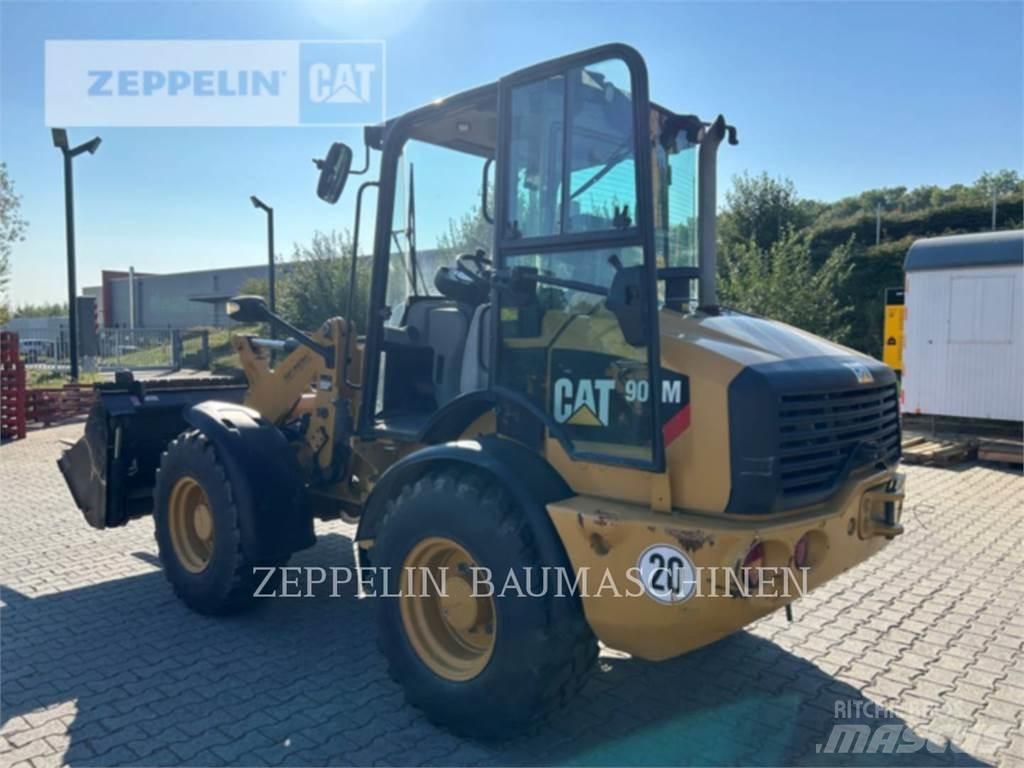CAT 908M Iekrāvēji uz riteņiem
