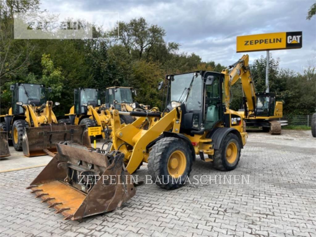 CAT 908M Iekrāvēji uz riteņiem