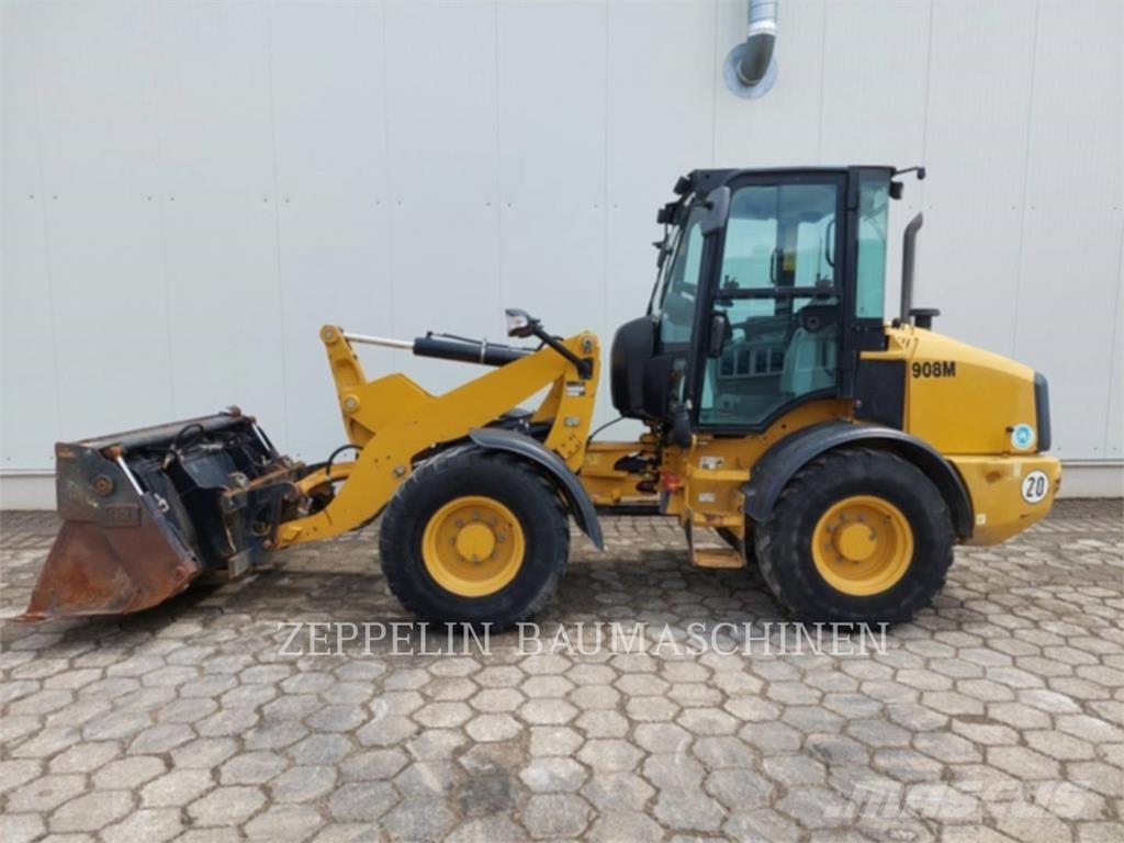 CAT 908M Iekrāvēji uz riteņiem